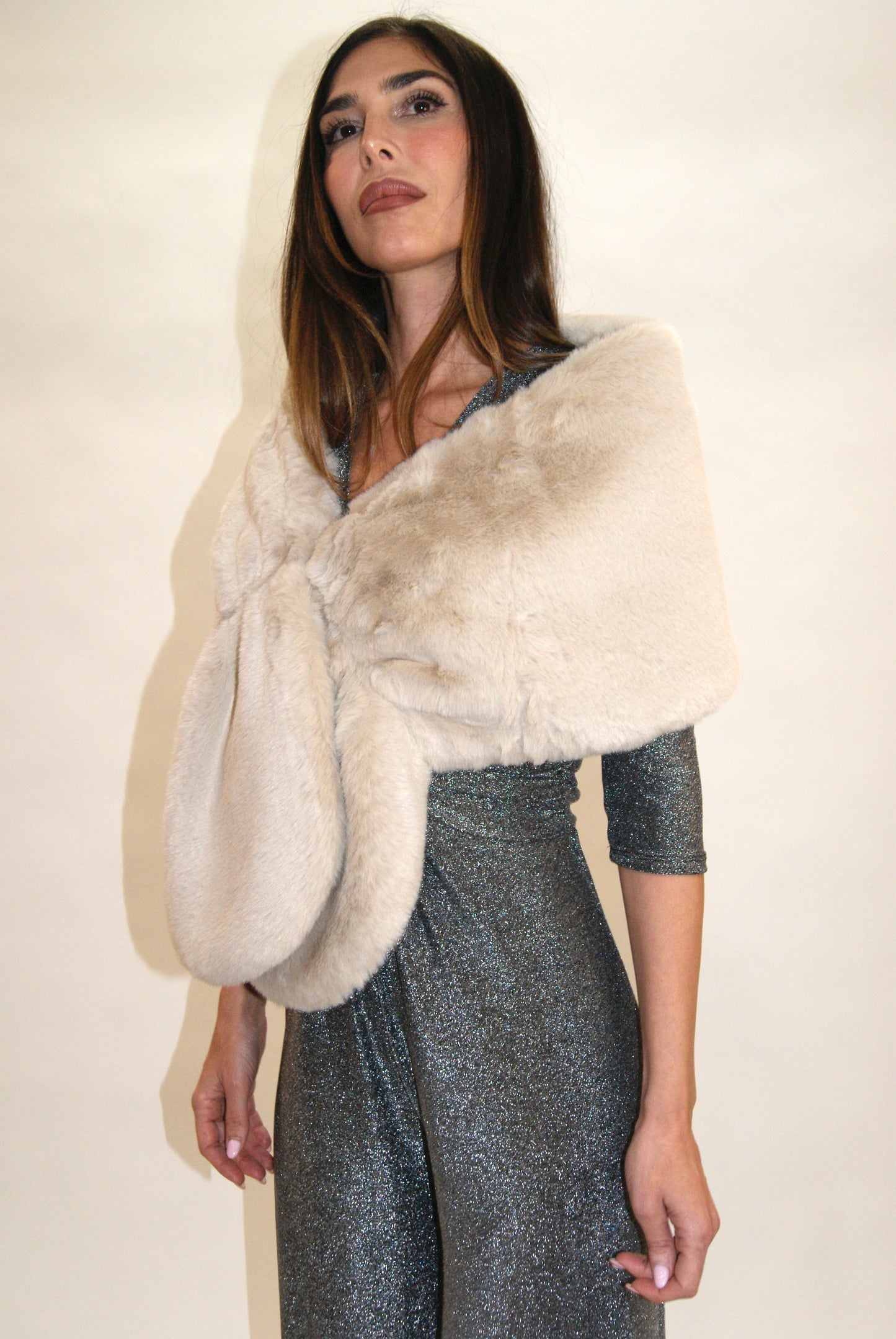Estola beige de pelo sintética para eventos – El complemento perfecto para Navidad y Nochevieja (Copia)