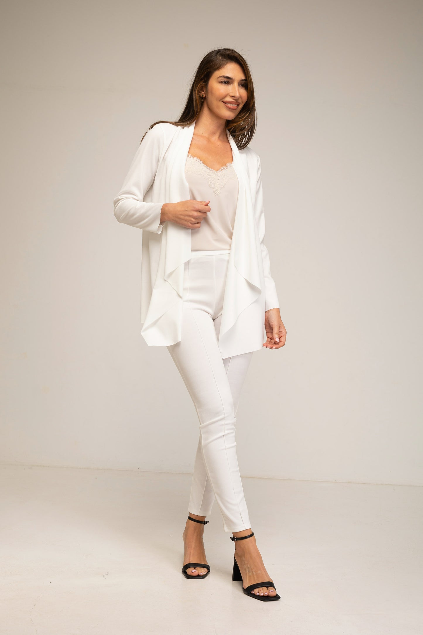 Pantalón pitillo de neocrepe blanco