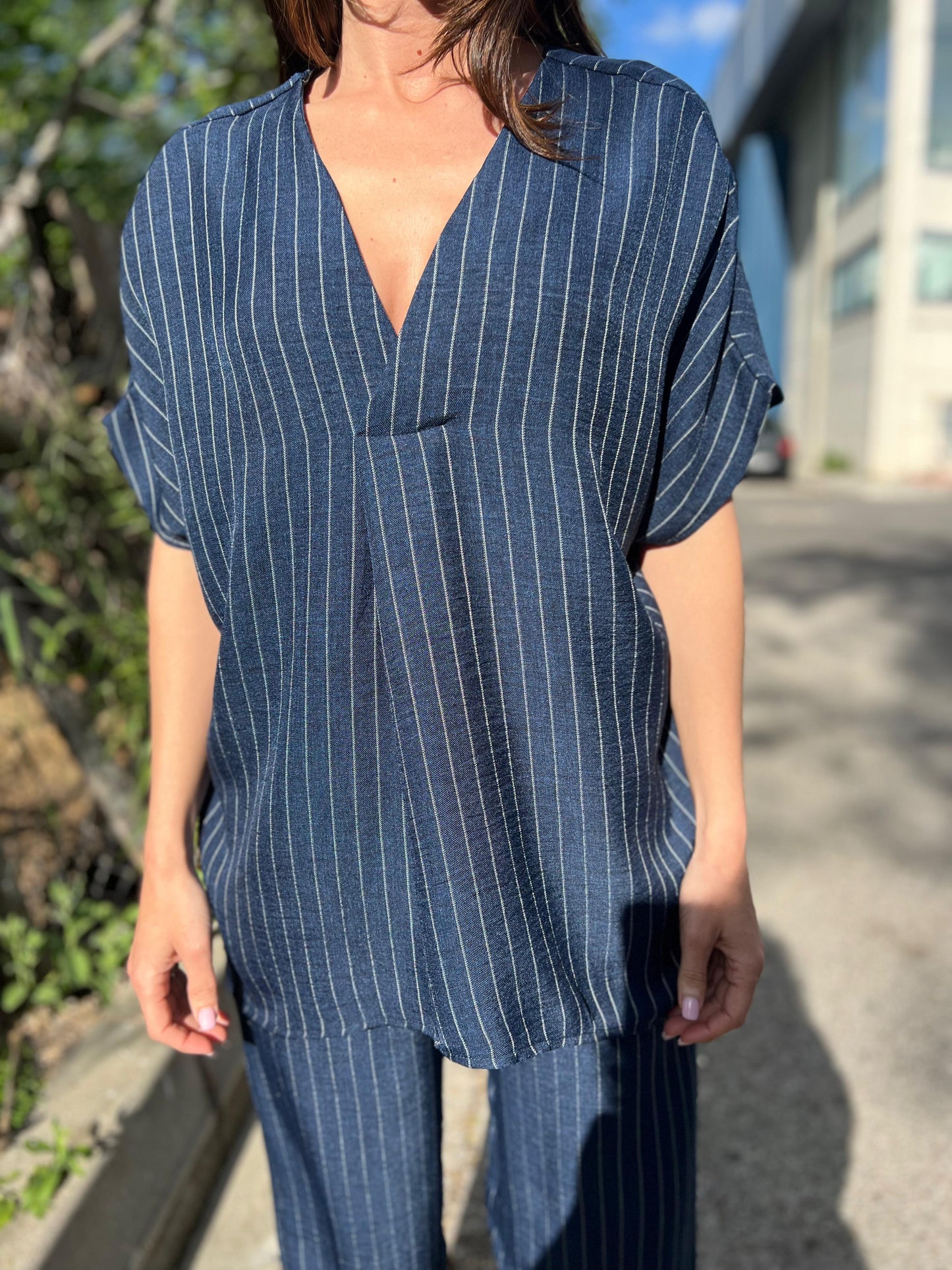 Conjunto túnica escote pico y pantalón en raya marino