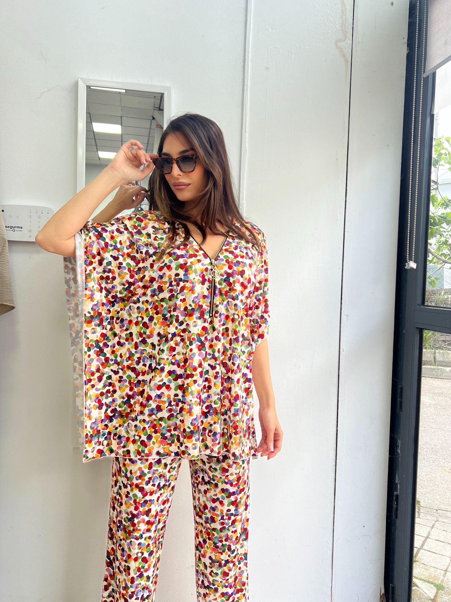Conjunto cremallera de licra fría estampado confeti