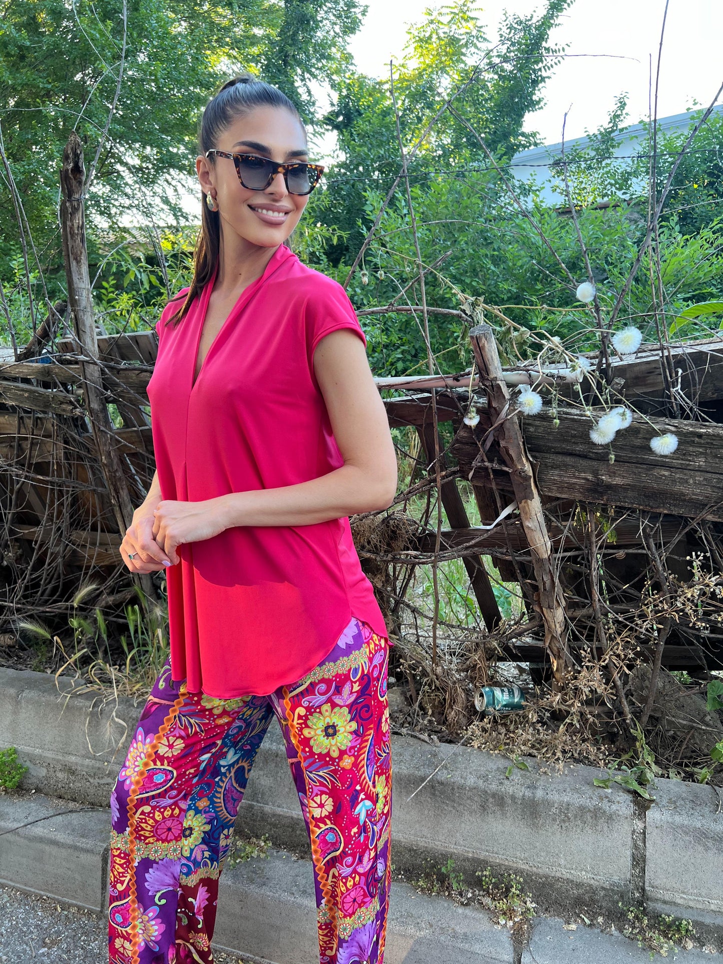 Top manga caída escote pico coral