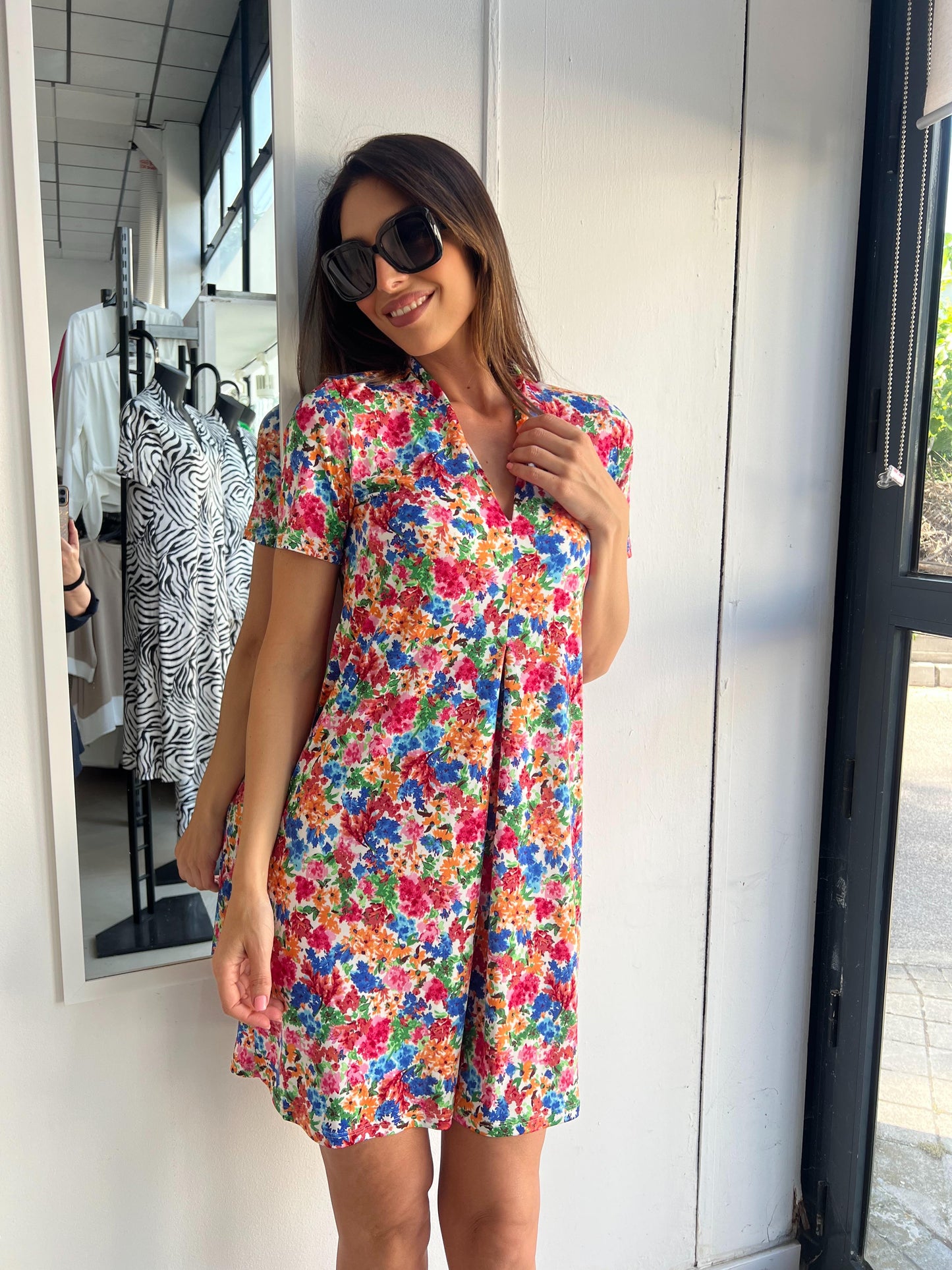 Vestido corto escote pico estampado floral