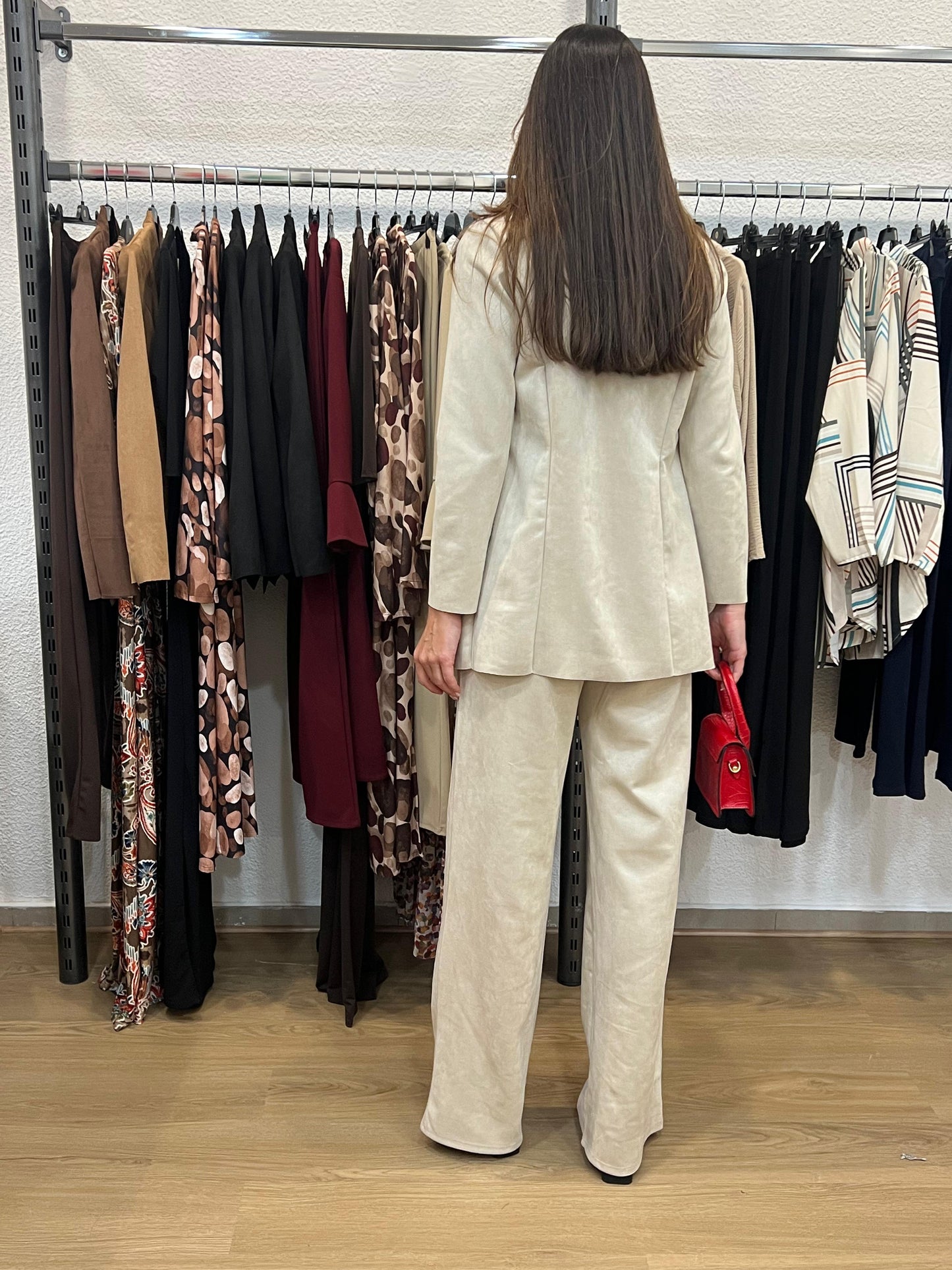 Conjunto antelina Chaqueta larga y pantalón recto