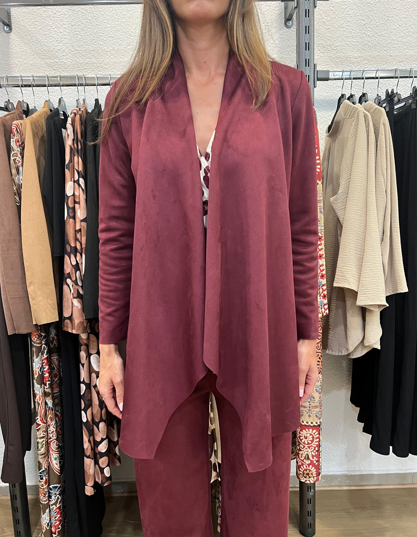Conjunto antelina Chaqueta larga y pantalón recto