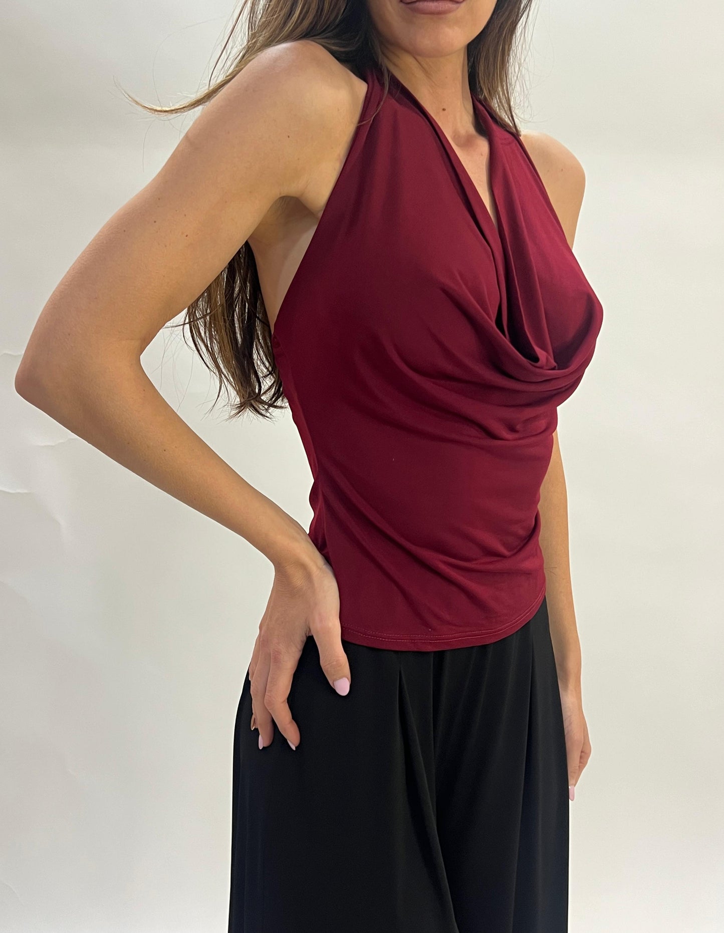 Top Halter de licra con escote drapeado