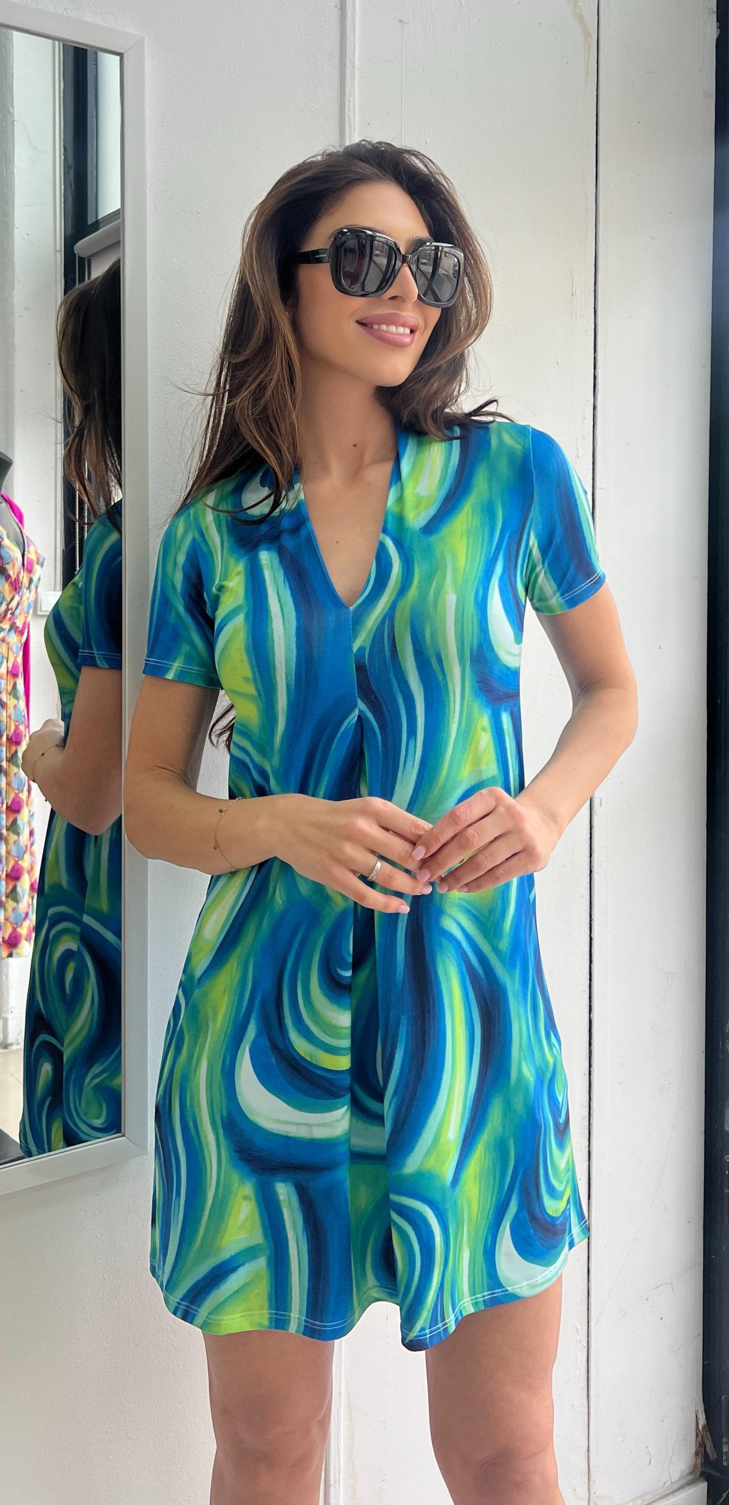 Vestido corto escote pico estampado verde/azul