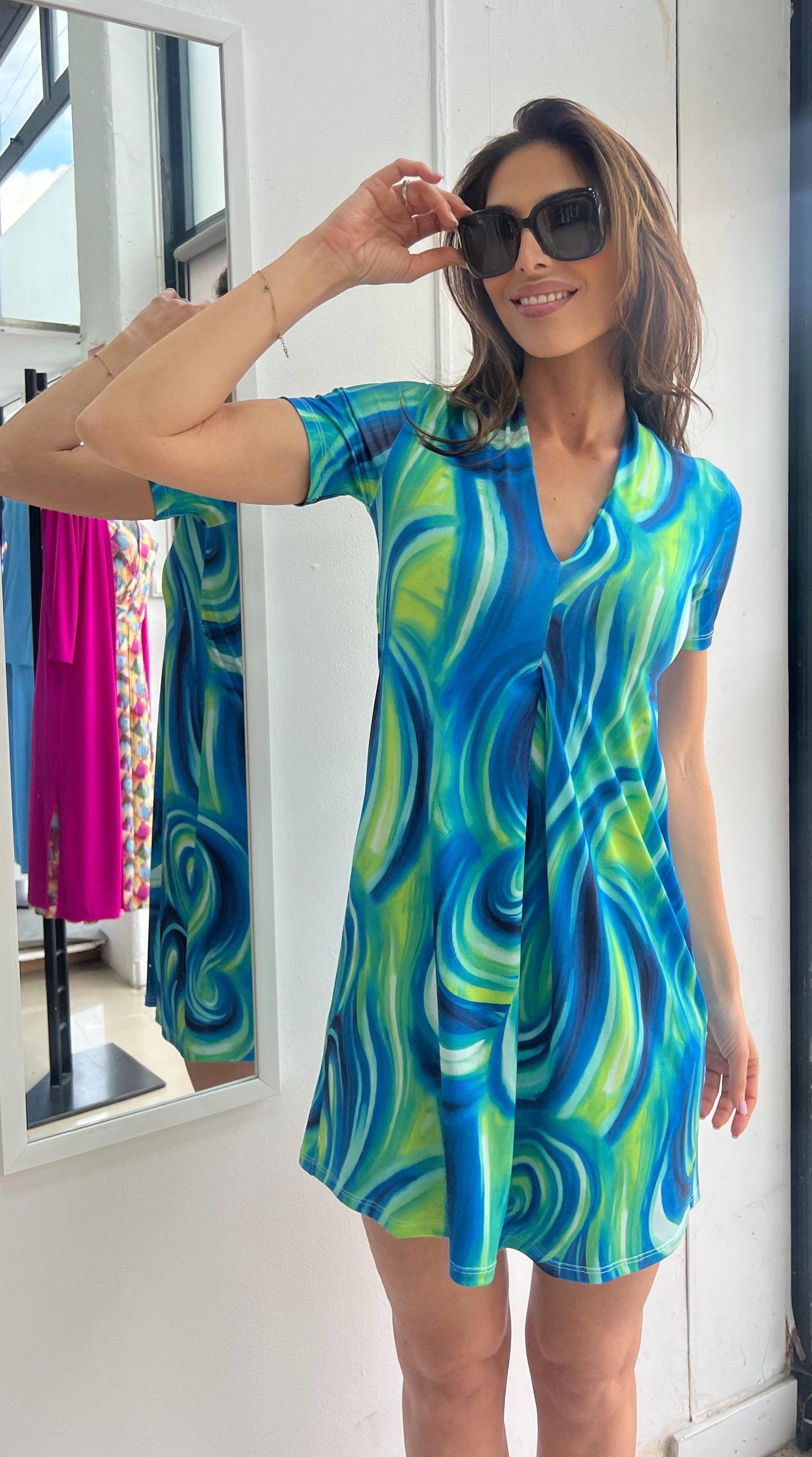 Vestido corto escote pico estampado verde/azul