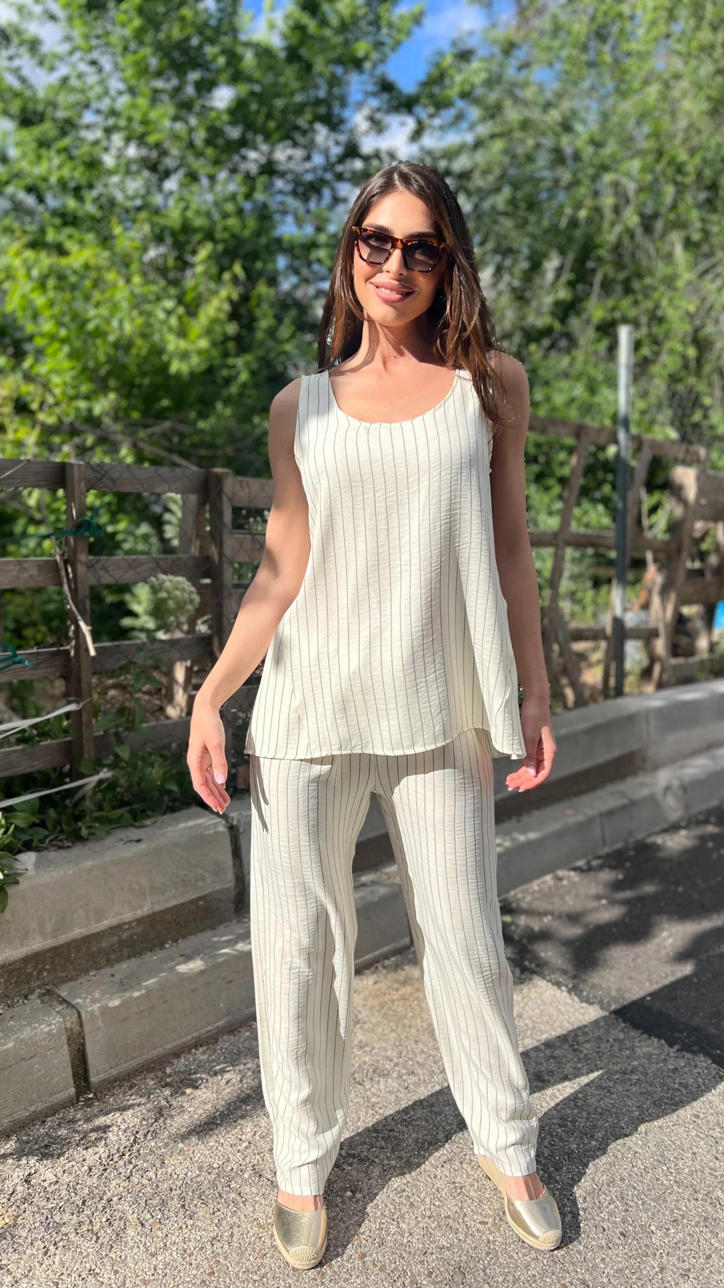 Conjunto pantalón y top en simil lino raya crudo