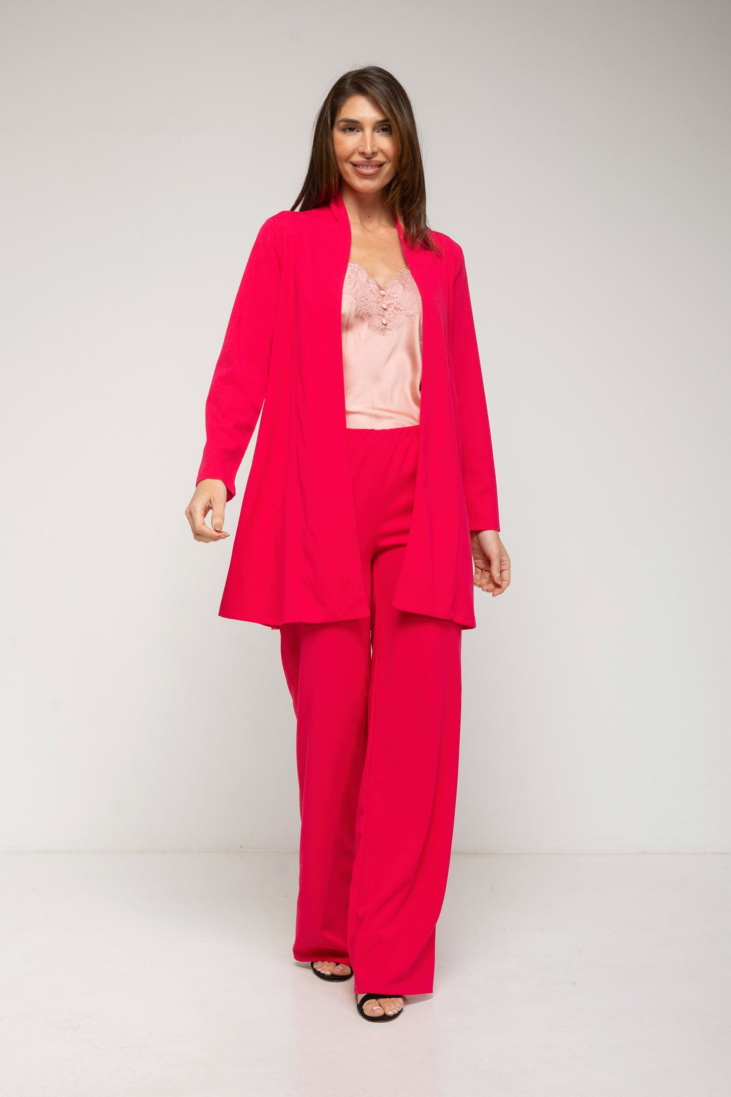 Traje de pantalón recto y chaqueta abierta 3/4 fuxia