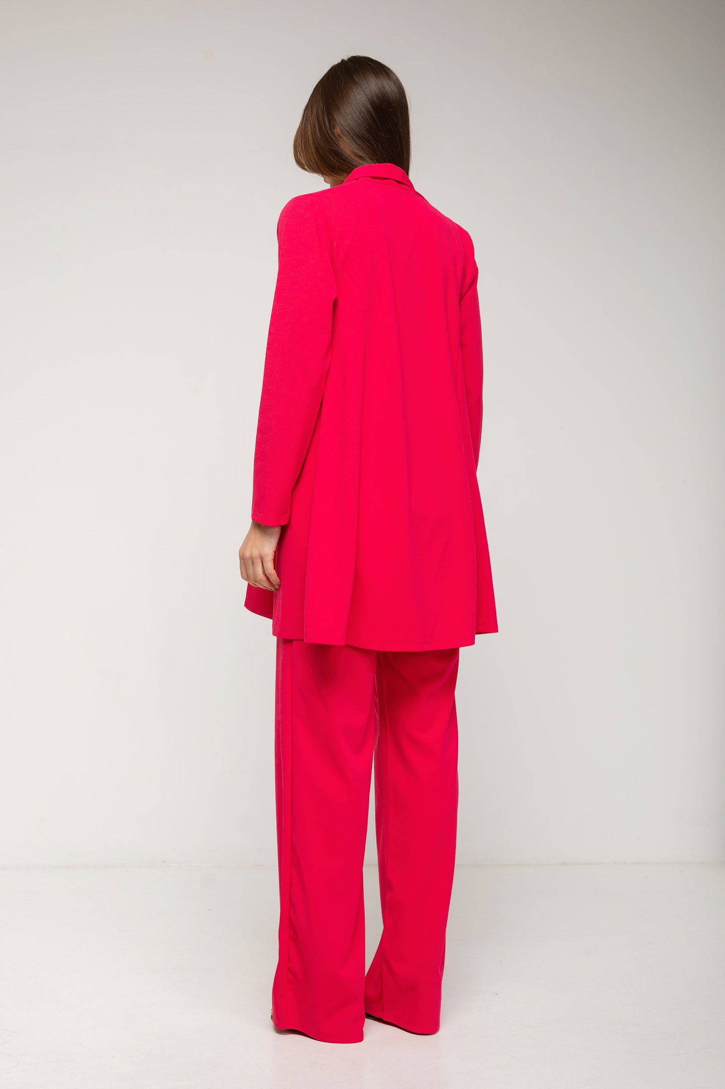 Traje de pantalón recto y chaqueta abierta 3/4 fuxia