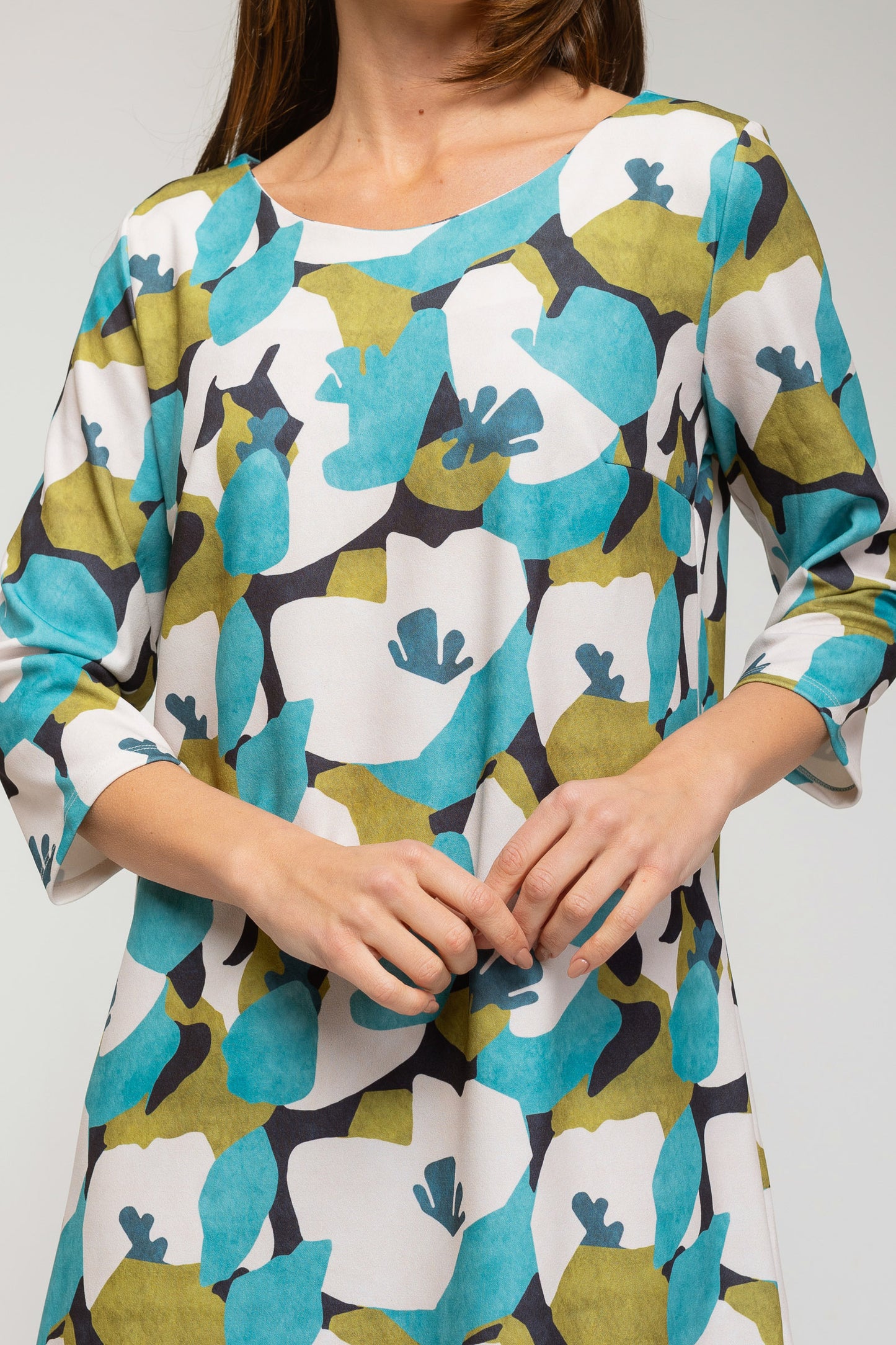 Vestido corto recto manga 3/4 estampado 2