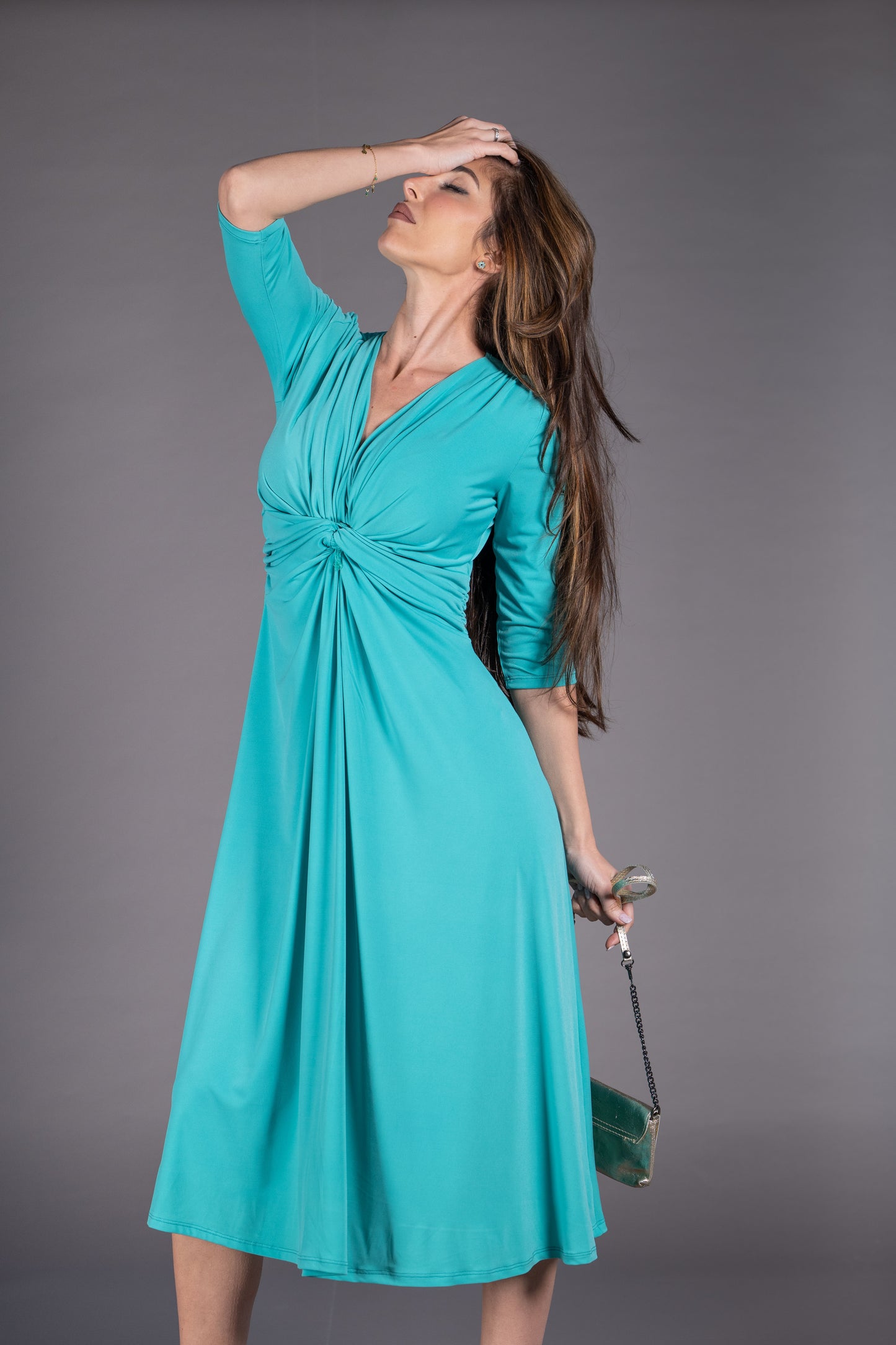 Vestido midi nudo liso verde