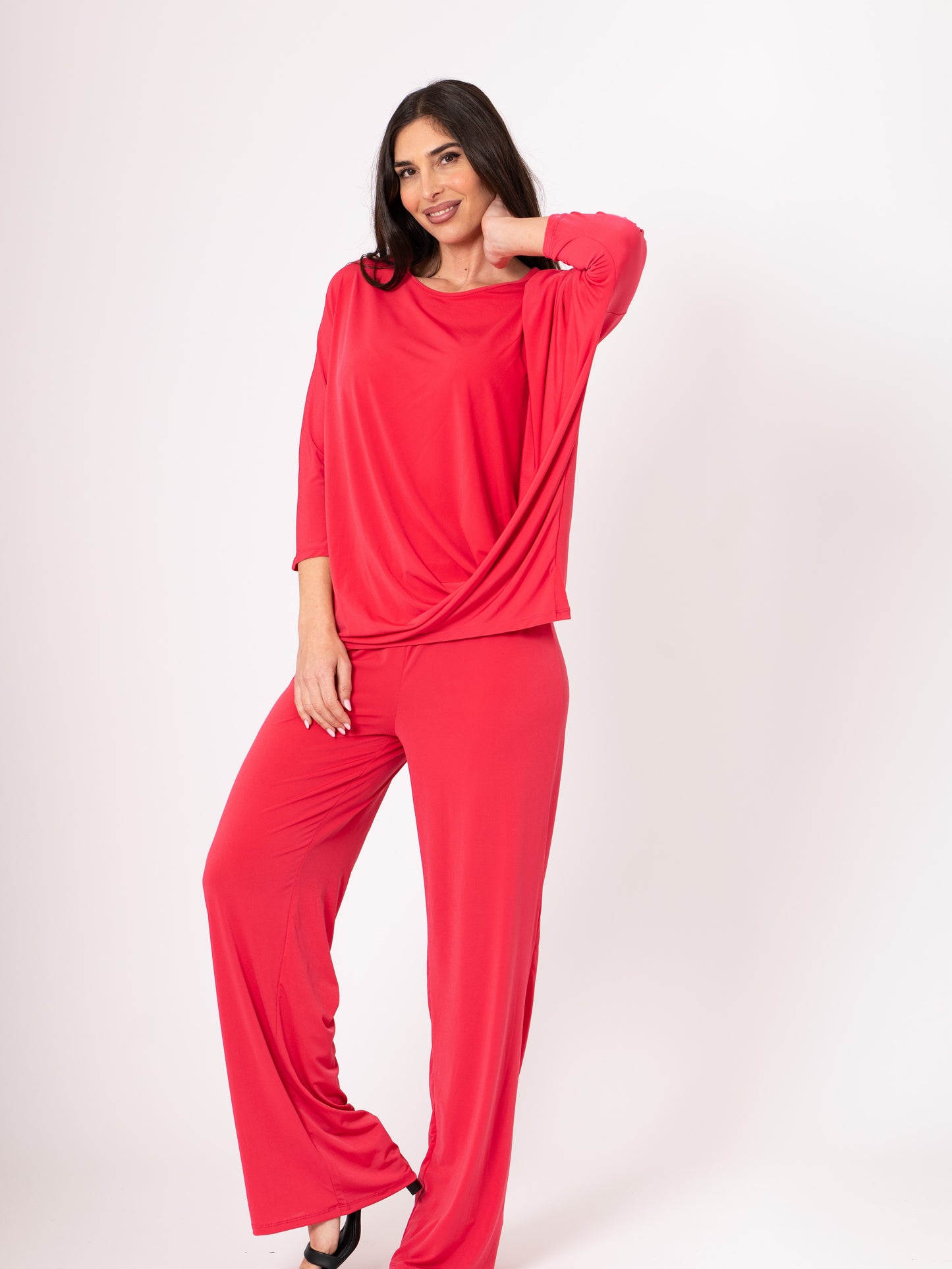 Conjunto de pantalón y túnica drapeada en tejido de punto de seda liso