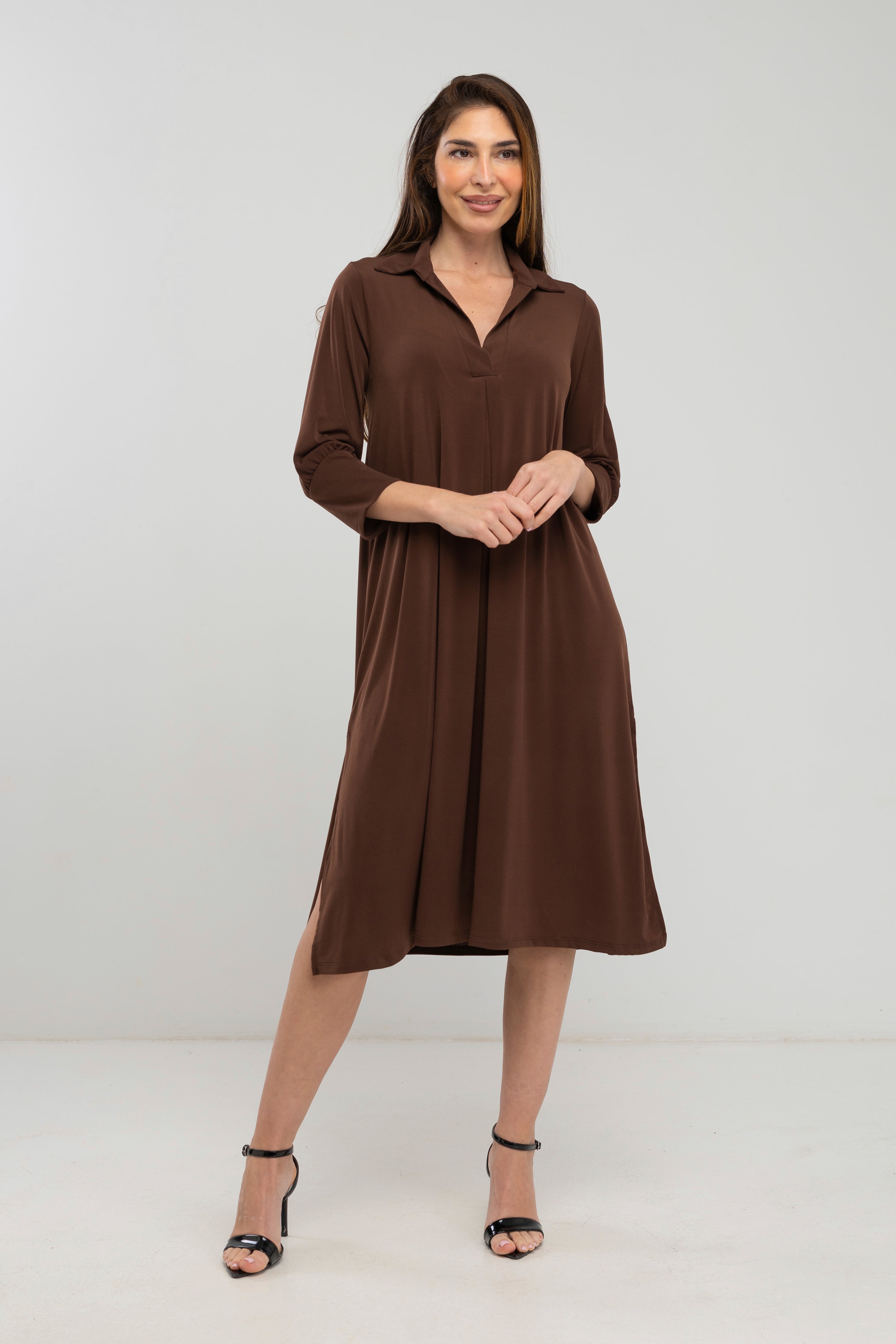 Vestido midi de cuello polo liso