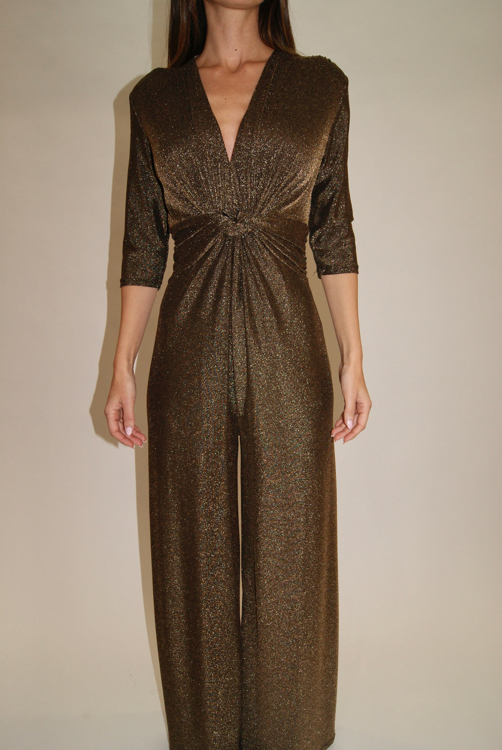 Mono de Fiesta Dorado para Mujer – Ideal para Eventos Especiales