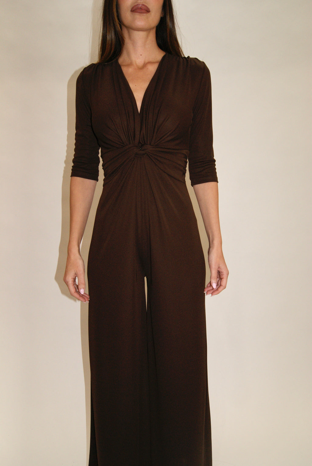 Mono nudo marrón liso