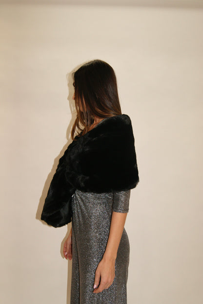 Estola negra de pelo sintética para eventos – El complemento perfecto para Navidad y Nochevieja