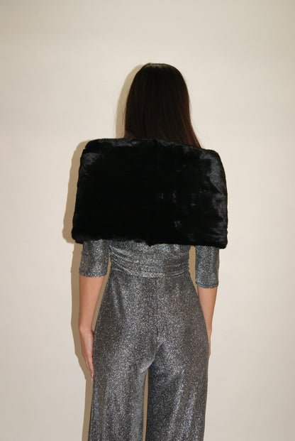 Estola negra de pelo sintética para eventos – El complemento perfecto para Navidad y Nochevieja