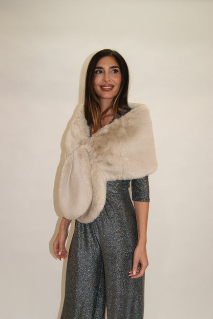 Estola beige de pelo sintética para eventos – El complemento perfecto para Navidad y Nochevieja (Copia)