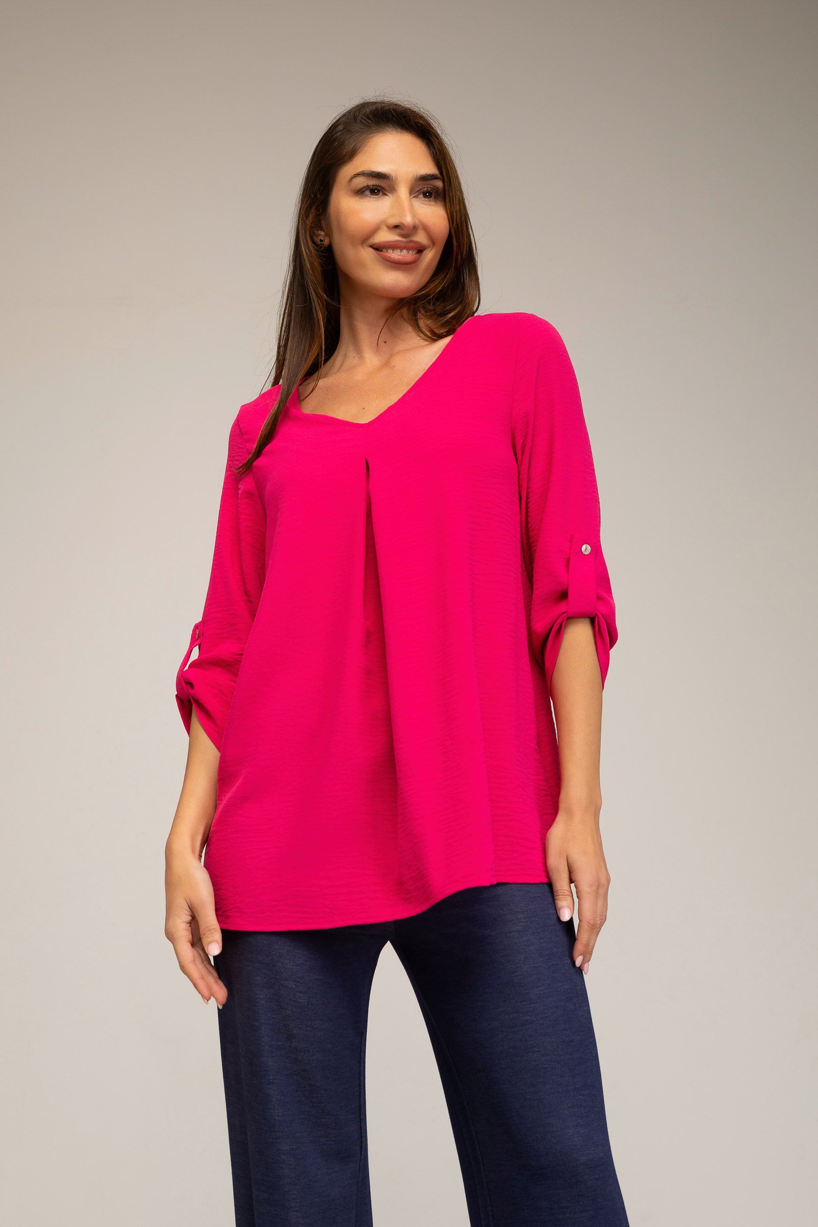 Blusa de mujer escote pico con pliegue delantero