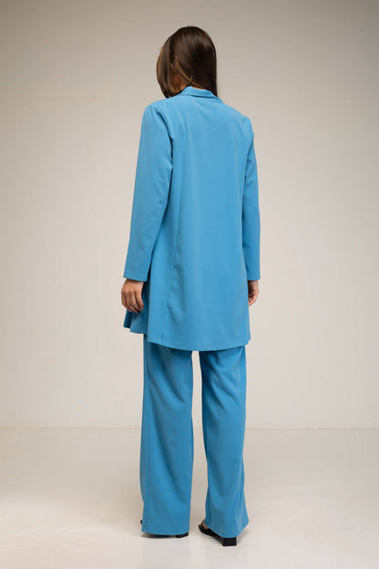 Traje de pantalón recto y chaqueta abierta 3/4 azul
