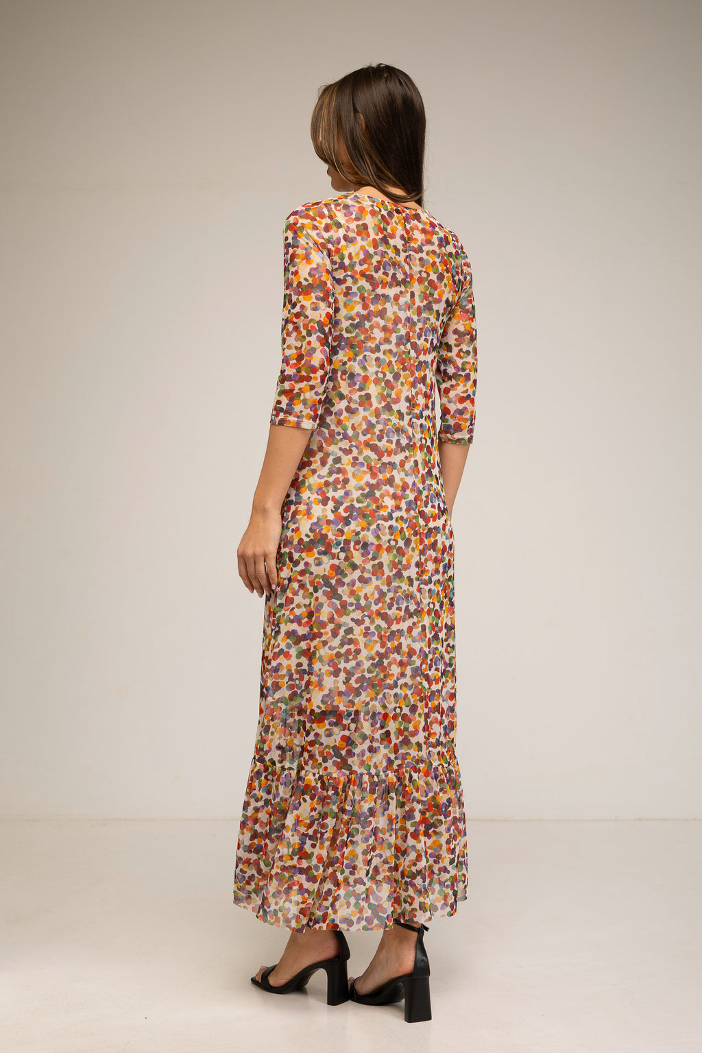 Vestido largo de tul con forro interior y estampado fondo claro