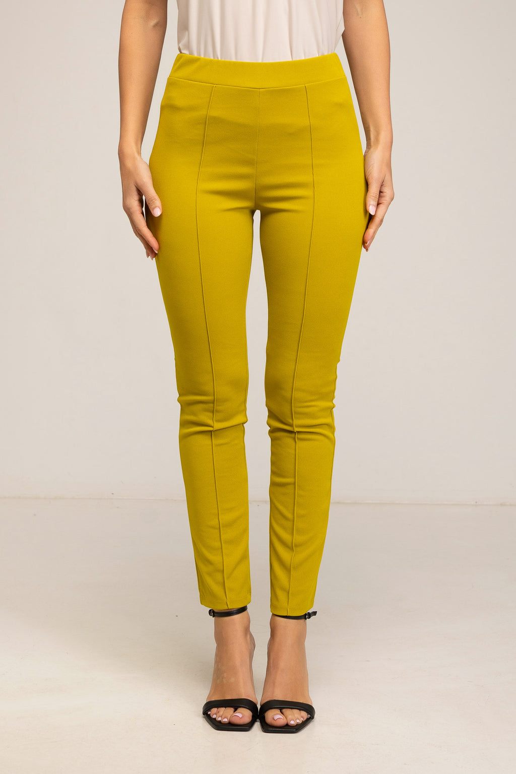 Pantalón pitillo de neocrepe color pistacho