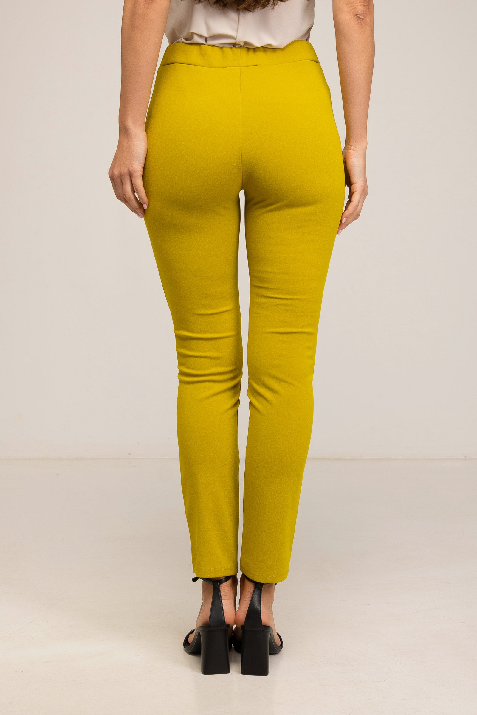 Pantalón pitillo de neocrepe color pistacho