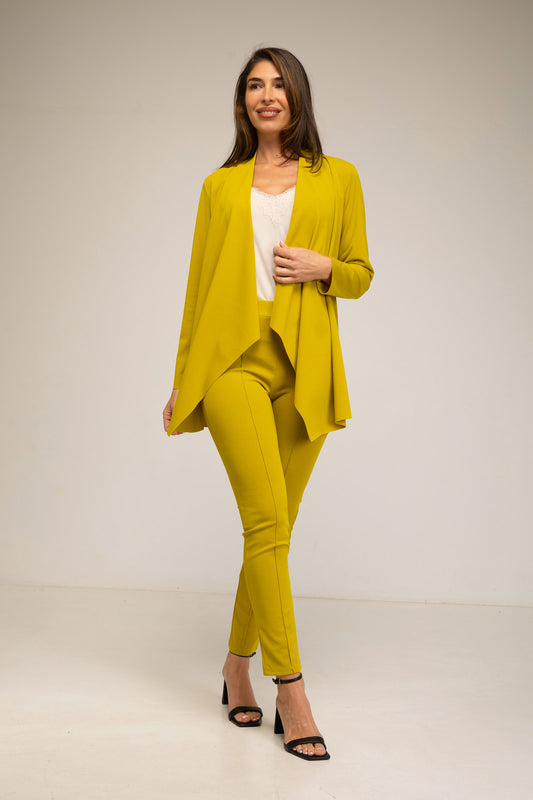 Traje de pantalón y chaqueta abierta verde