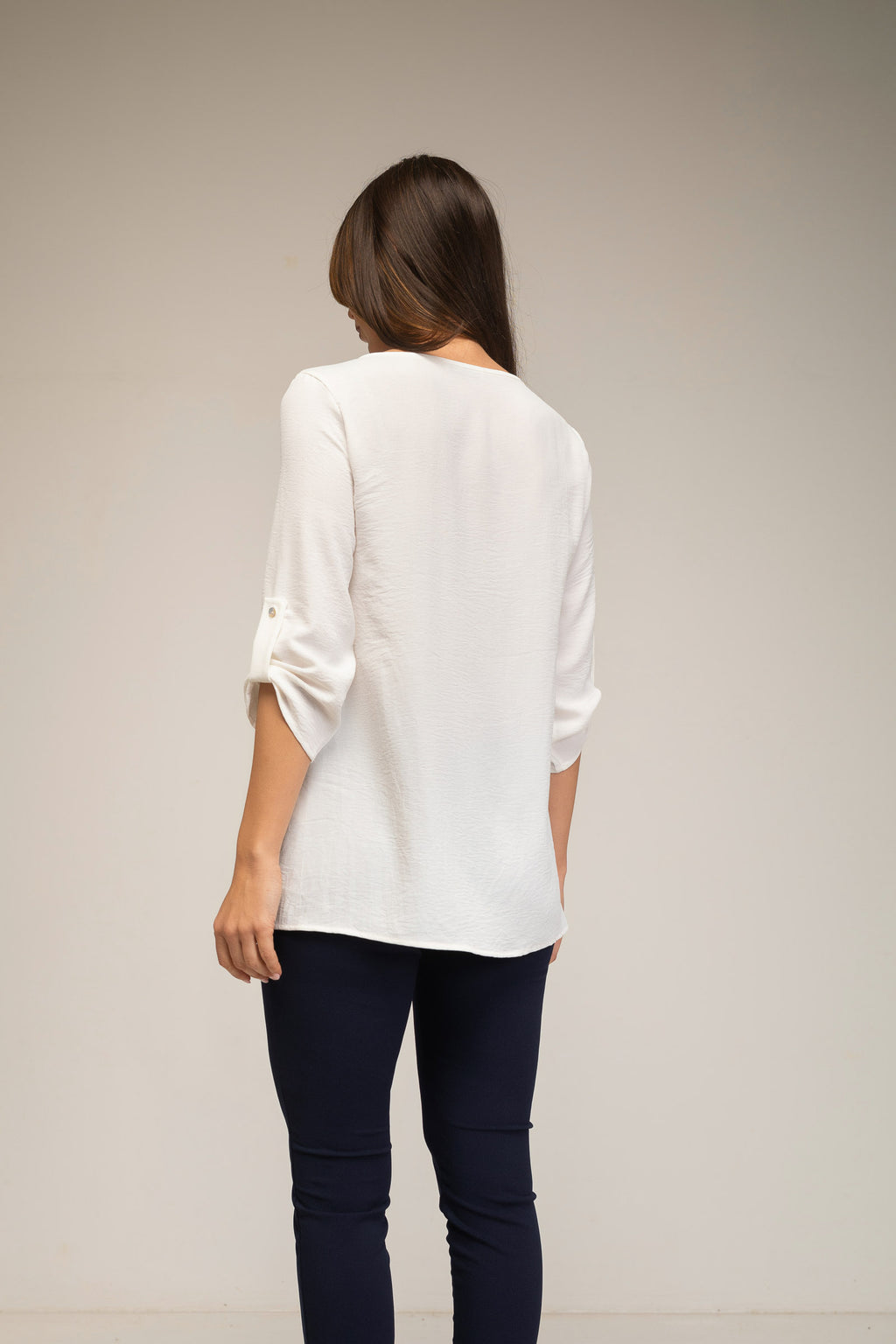 Blusa de mujer escote pico con pliegue delantero