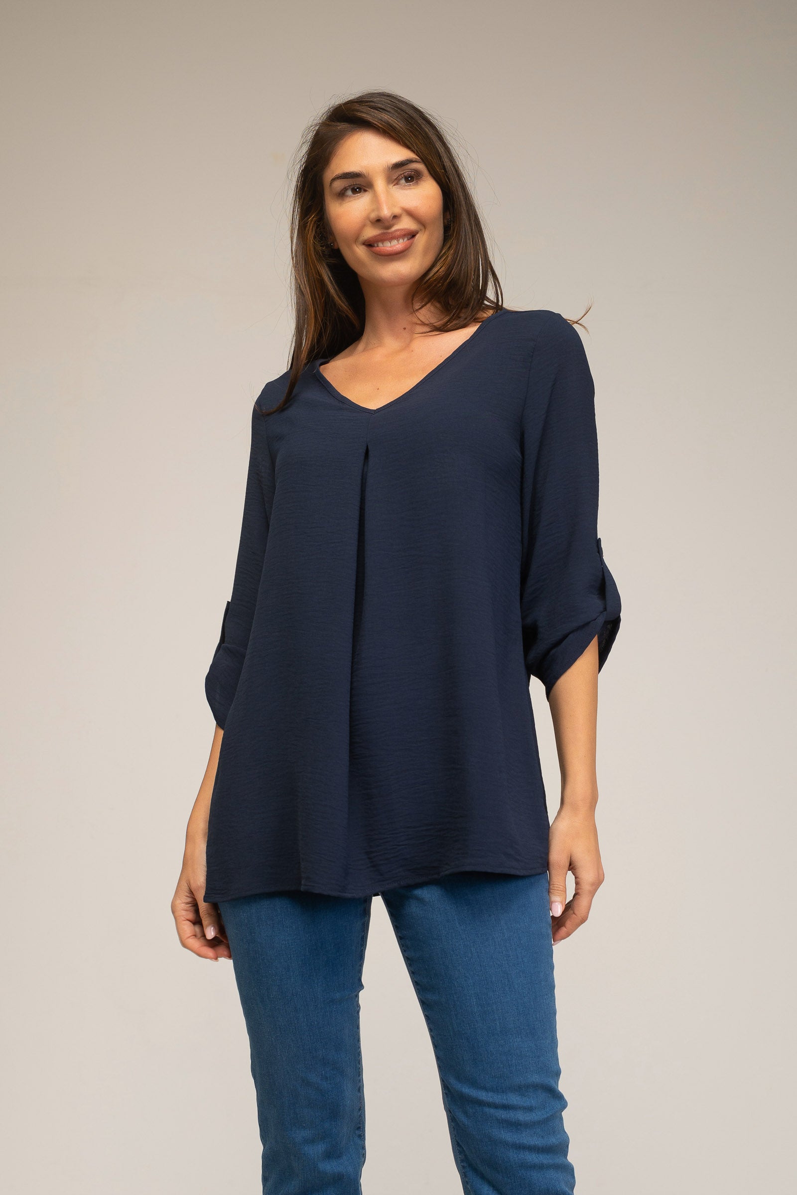 Blusa de mujer escote pico con pliegue delantero