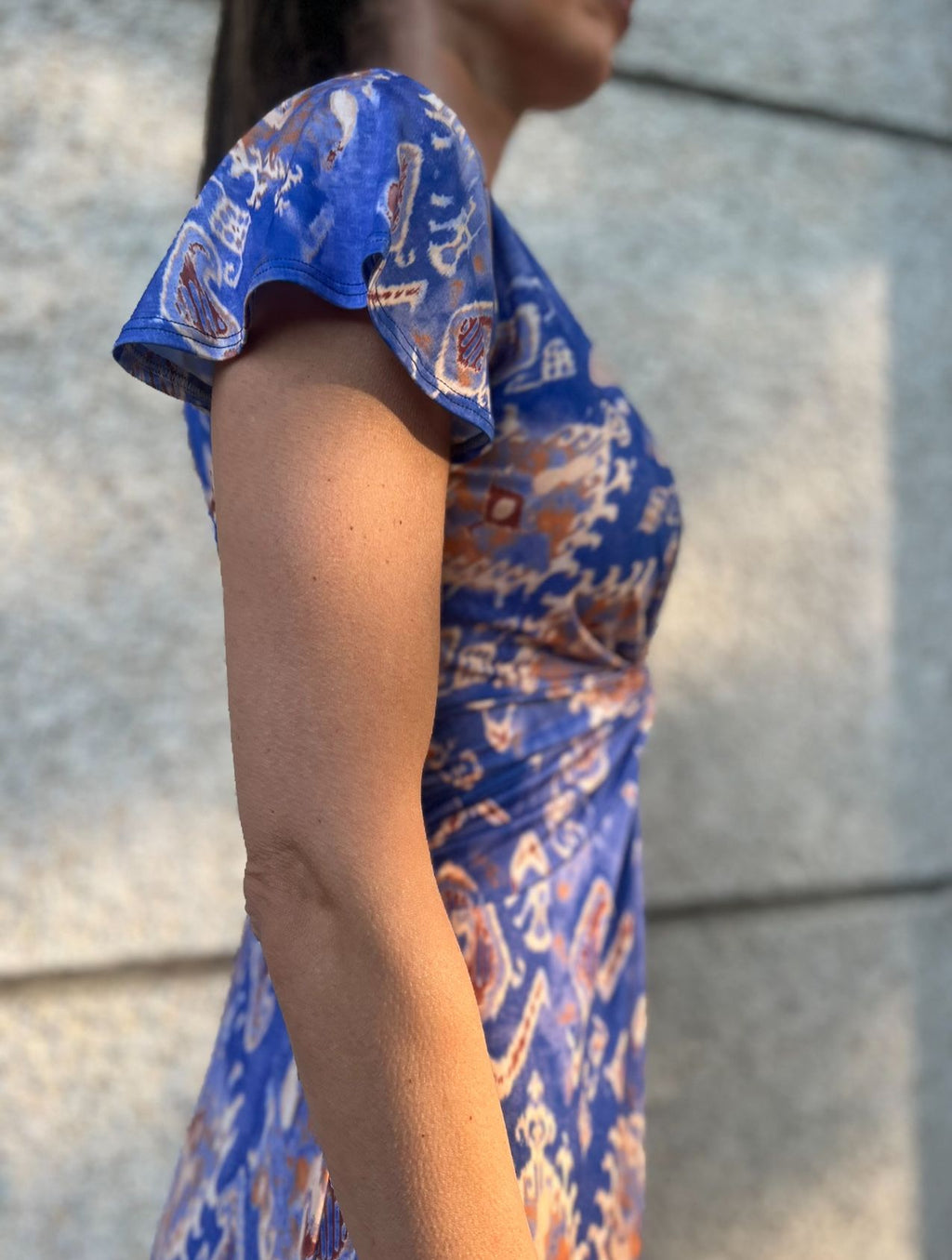 Mono nudo manga corta estampado fondo azul