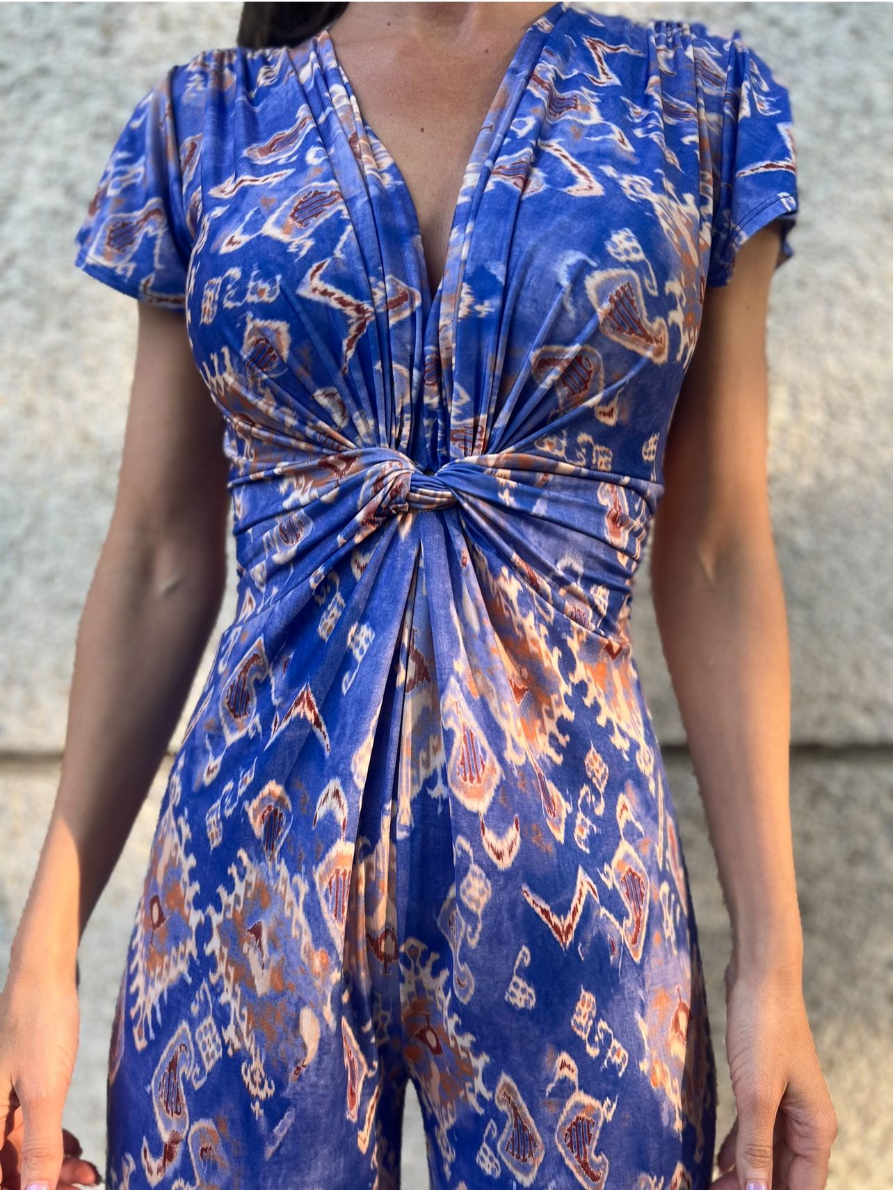 Mono nudo manga corta estampado fondo azul