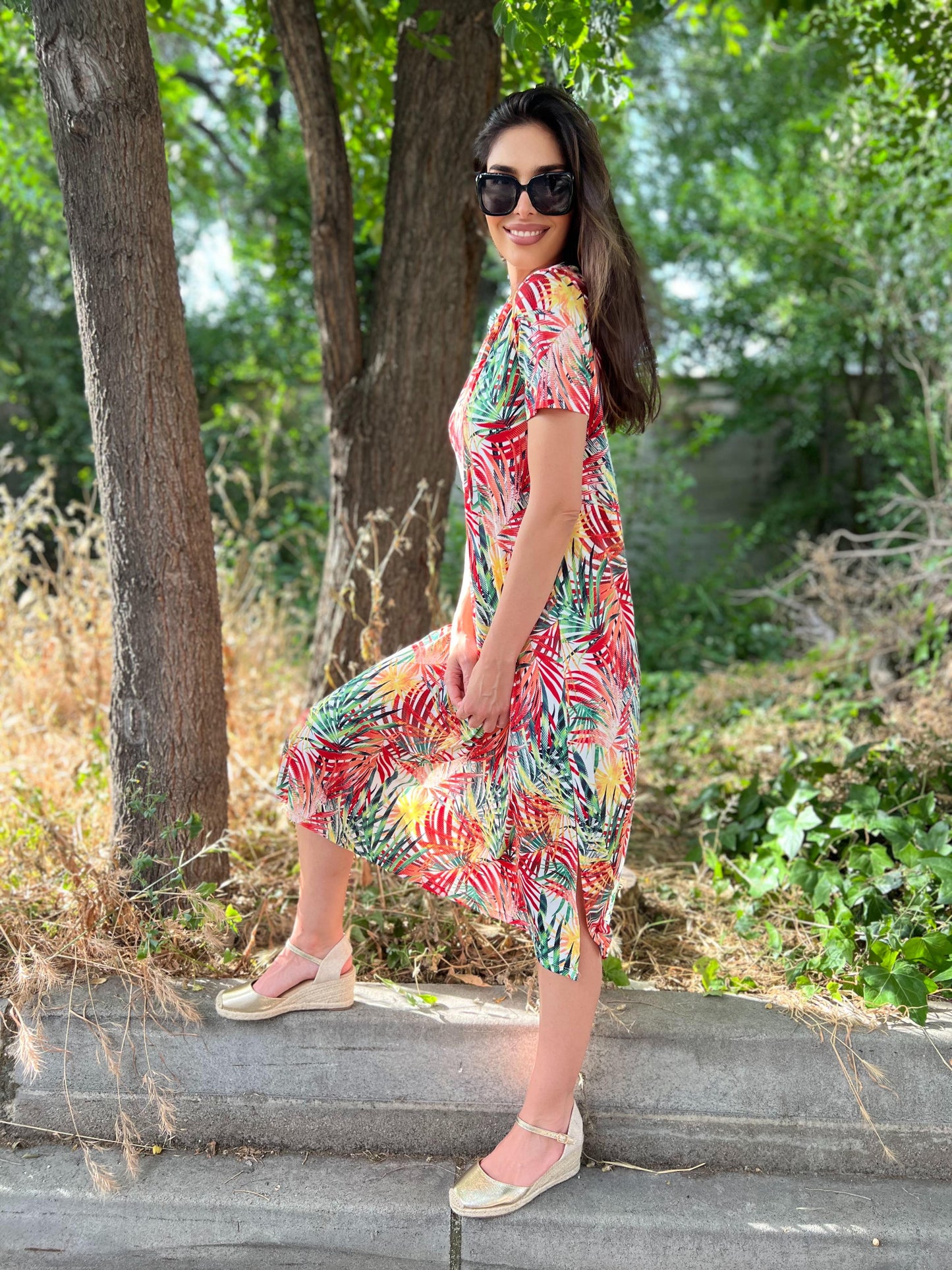 Vestido Midi escote pico estampado hojas palmera multicolor