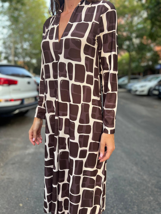 Vestido midi escote pico estampado jirafa marrón