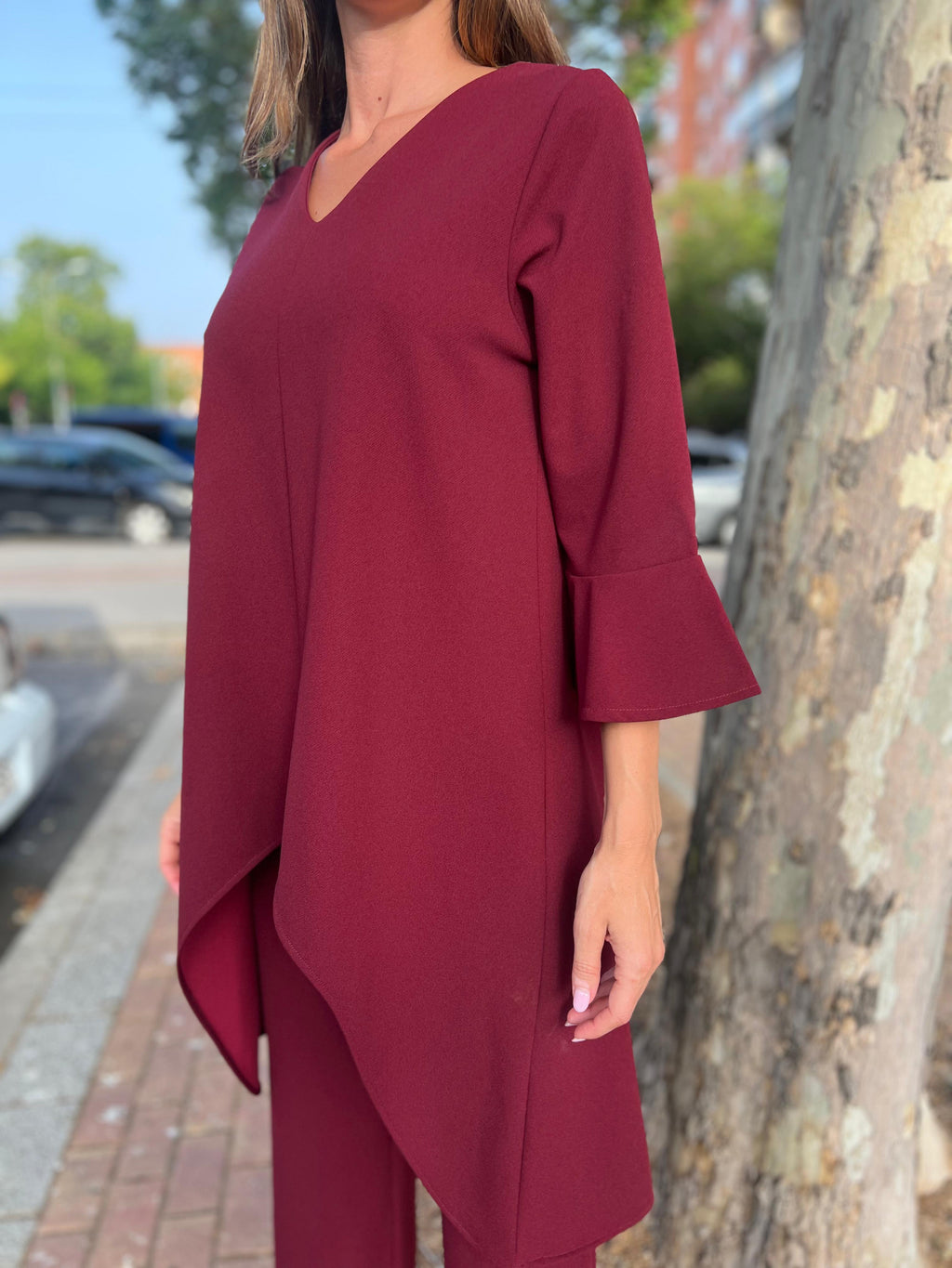 Conjunto túnica larga y pantalón en neocrepe granate