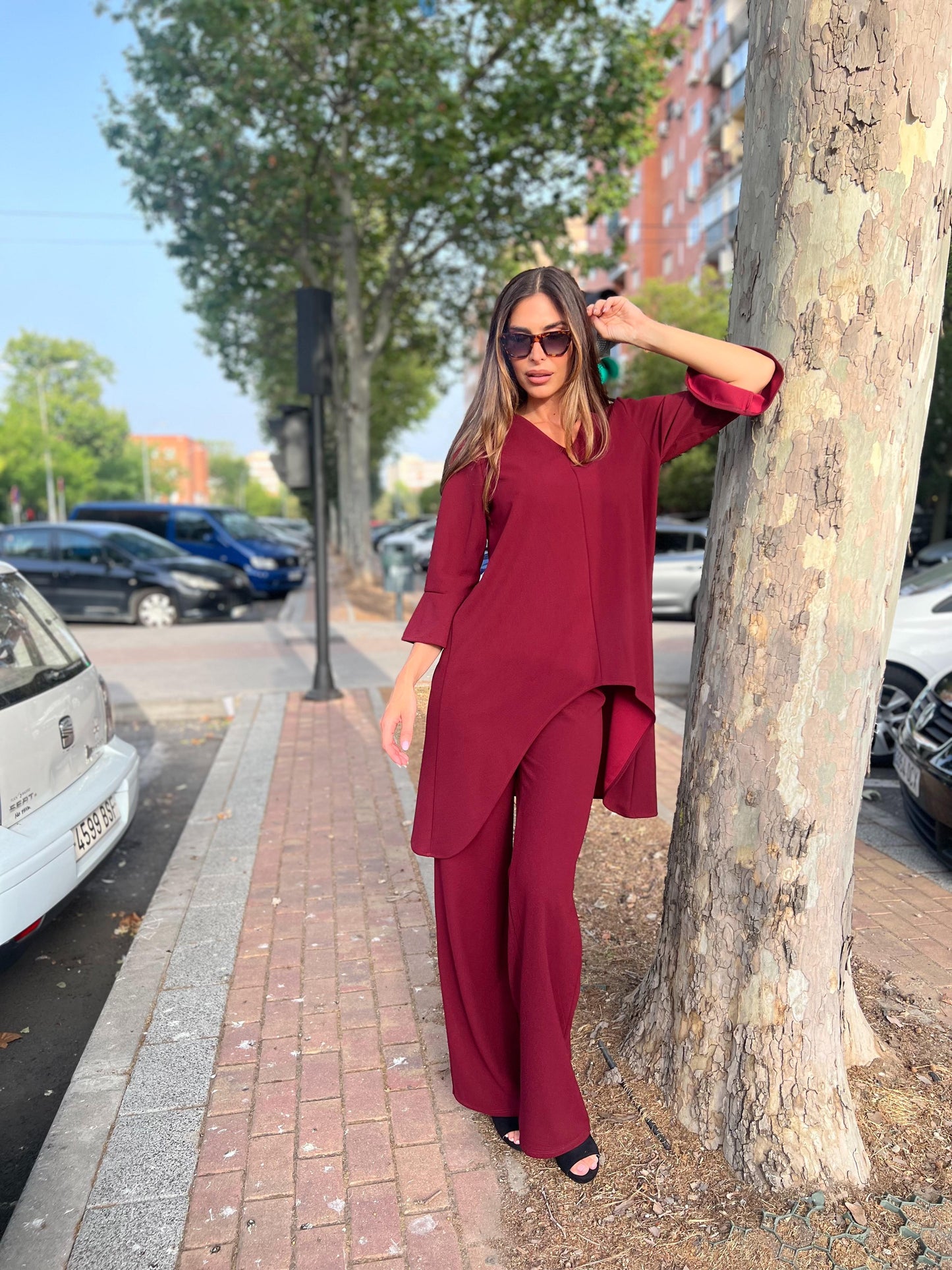 Conjunto túnica larga y pantalón en neocrepe granate