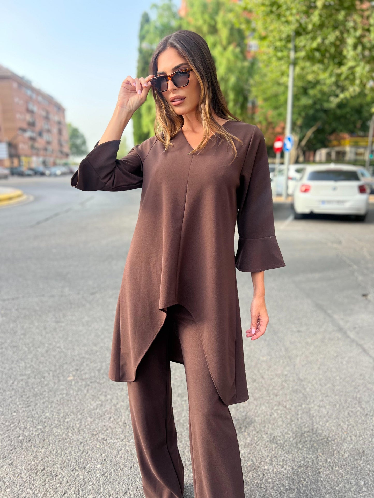 Conjunto túnica larga y pantalón en neocrepe marron chocolate
