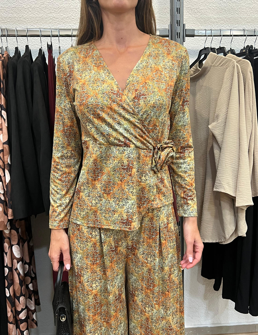 Conjunto pantalón palazzo y camiseta flor