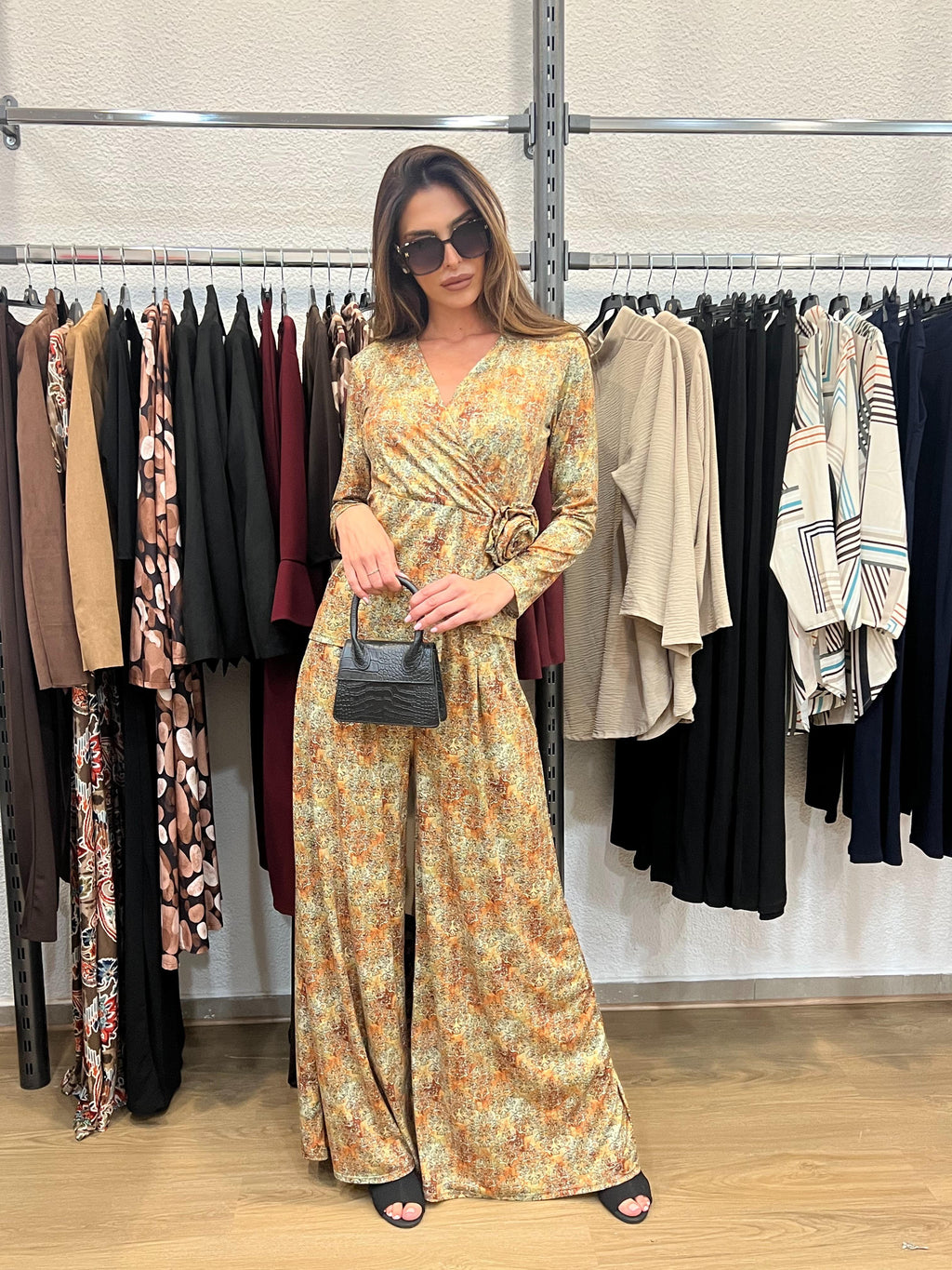 Conjunto pantalón palazzo y camiseta flor