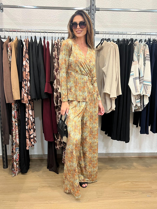 Conjunto pantalón palazzo y camiseta flor