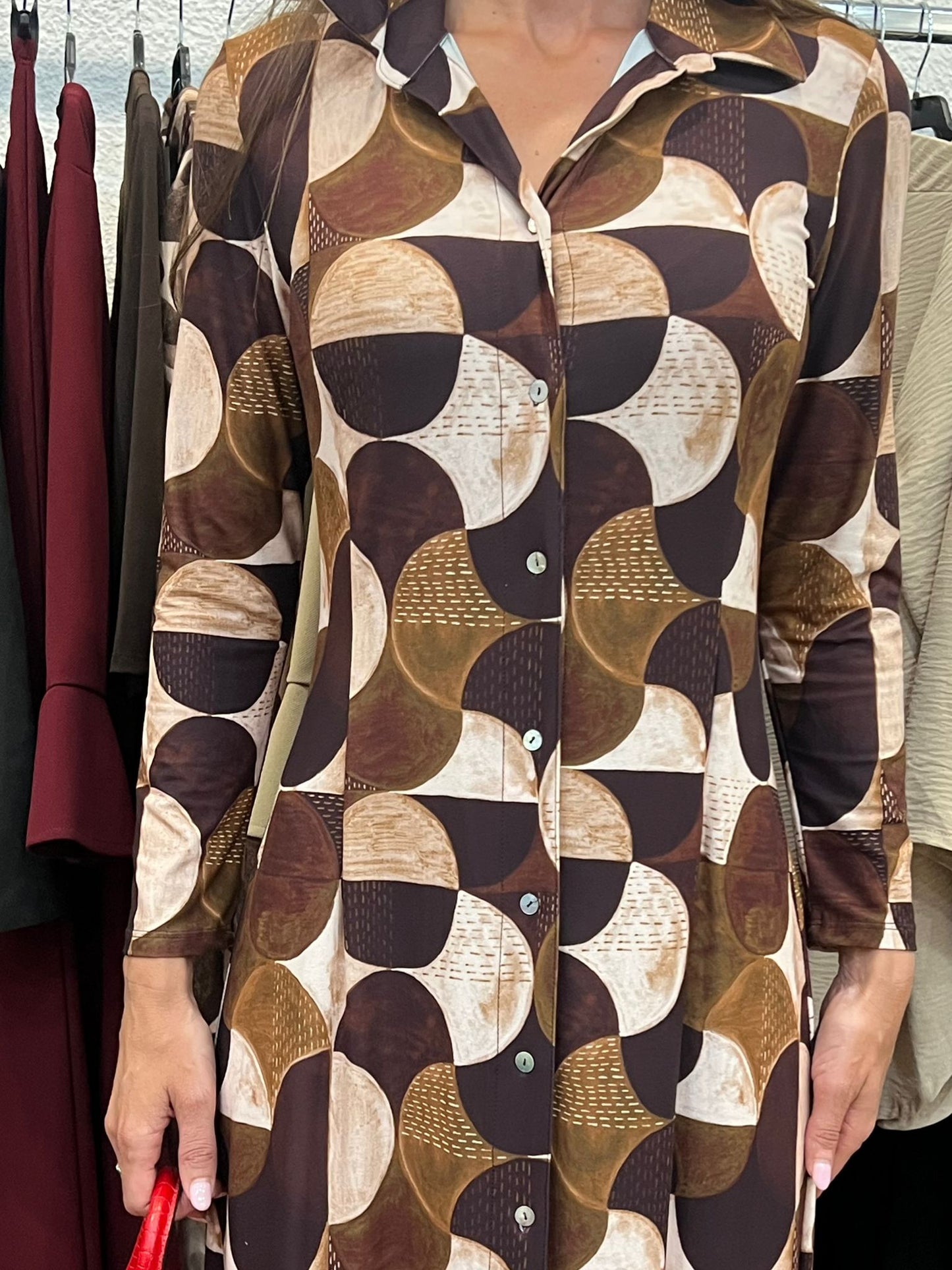 Vestido camisero estampado marrón y crudo