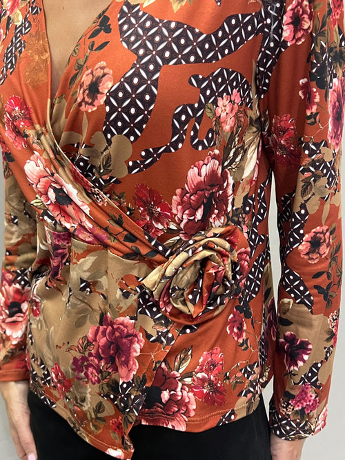 Camiseta flor estampada