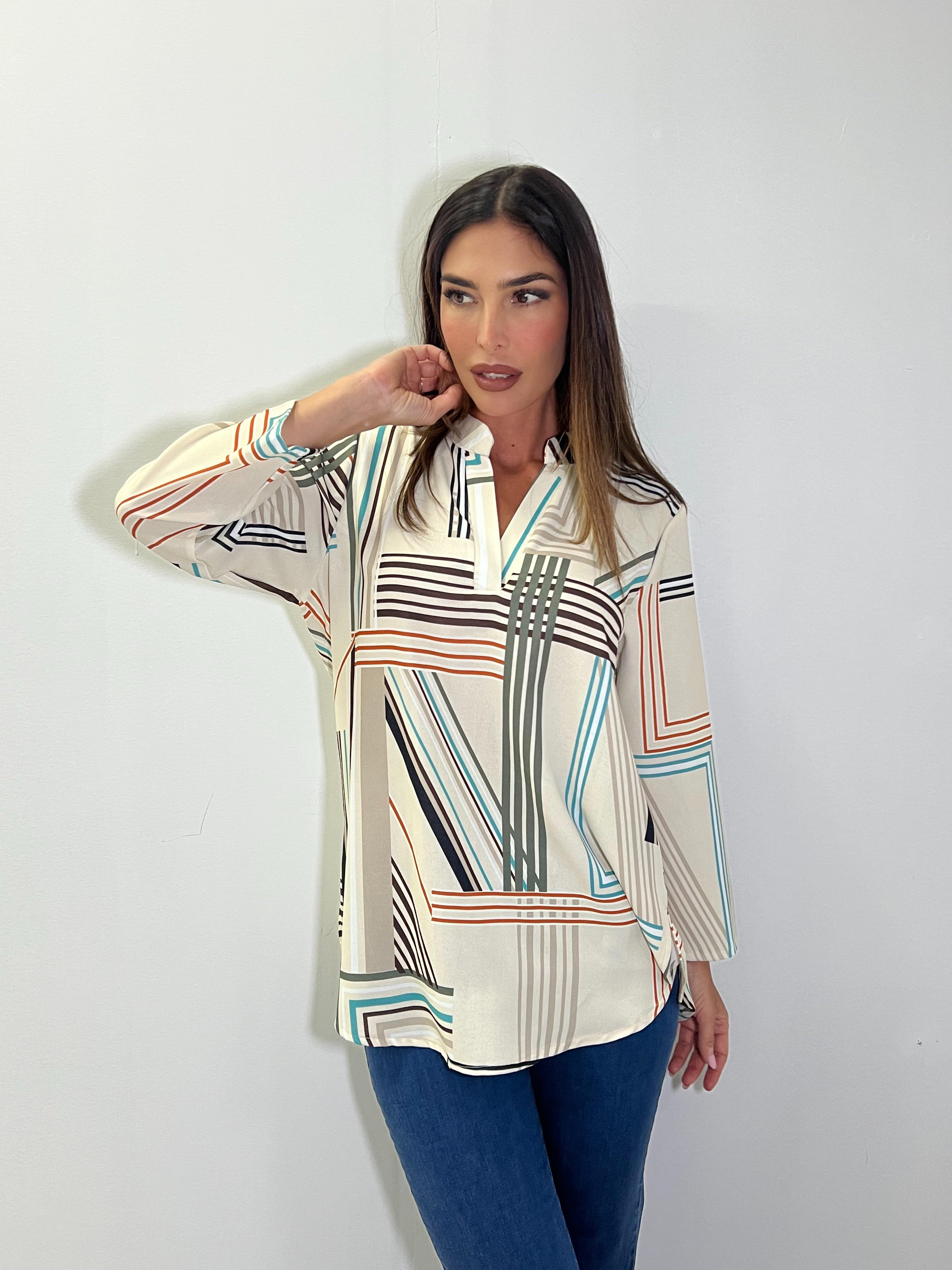 Blusa recta cuello maho manga larga estampada