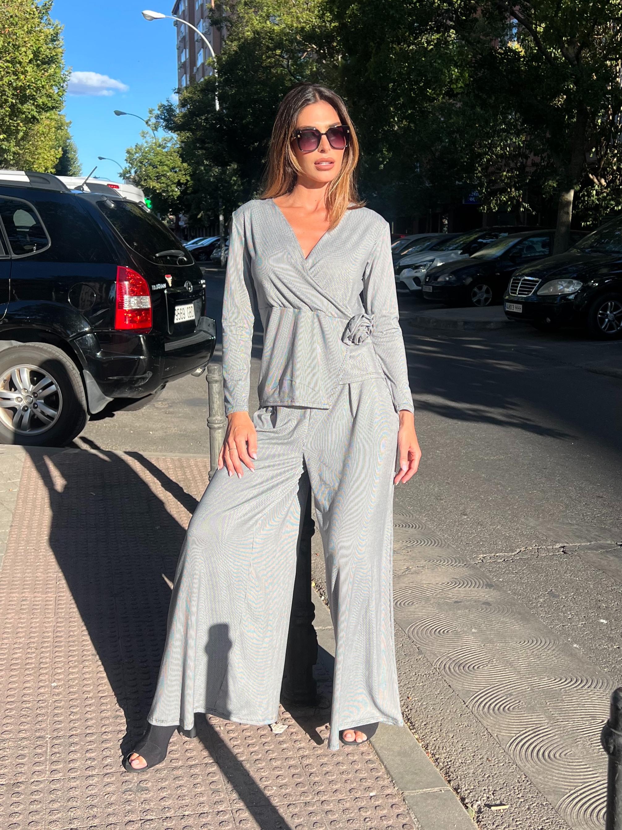 Conjunto pantalón palazzo y camiseta flor