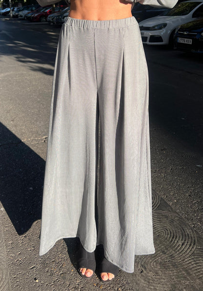 Conjunto pantalón palazzo y camiseta flor