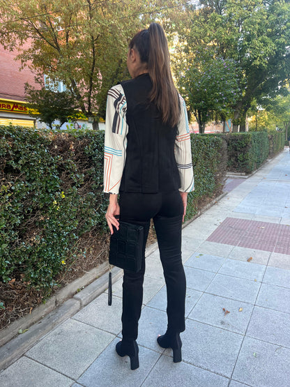 Conjunto de pantalón y chaleco de antelina en color negro