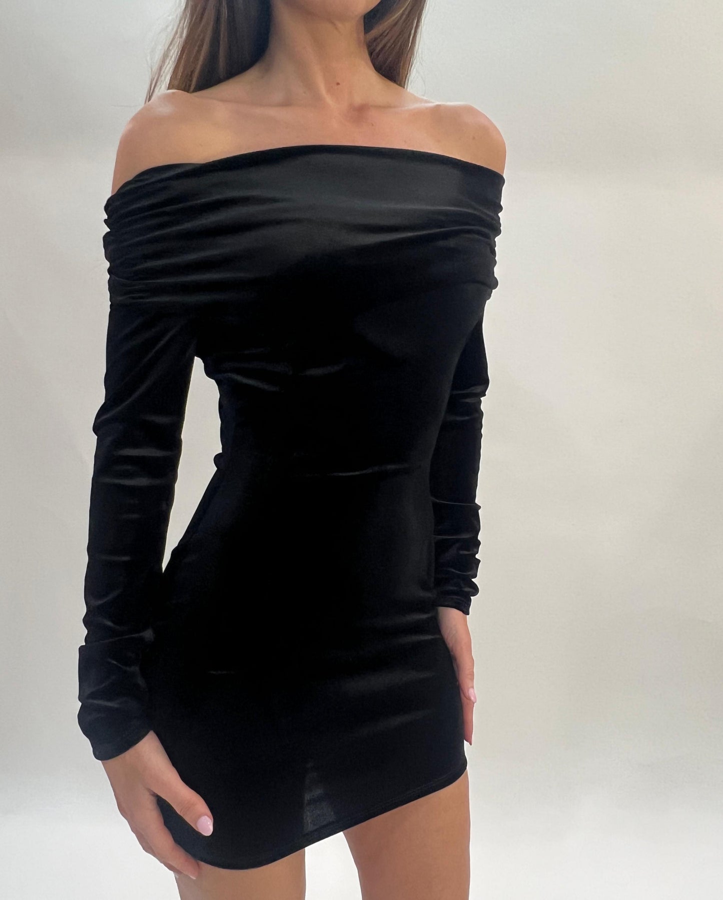 Vestido de Terciopelo Escote Bardot / Talla única