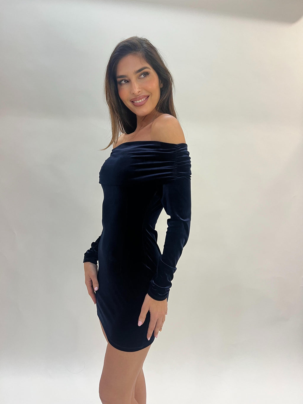 Vestido de Terciopelo Escote Bardot / Talla única