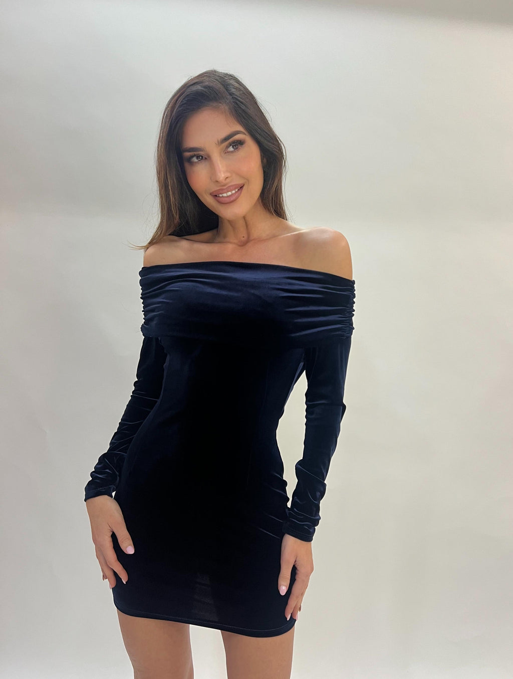 Vestido de Terciopelo Escote Bardot / Talla única